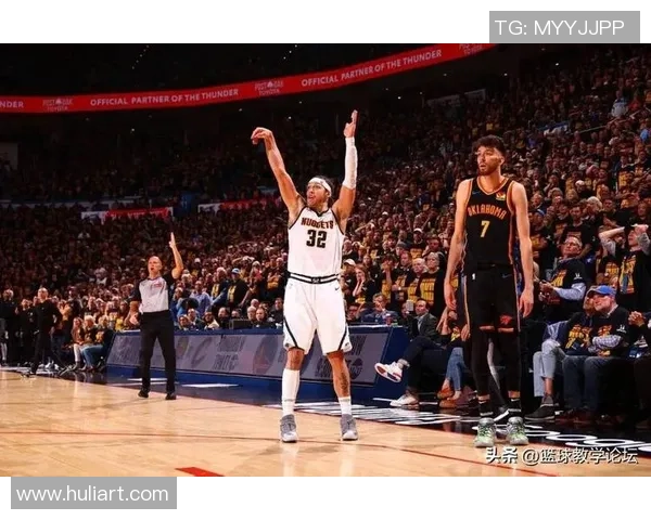 绝杀时刻：足球星巧妙瞬间引爆全场激情，绝妙进球成就经典传奇